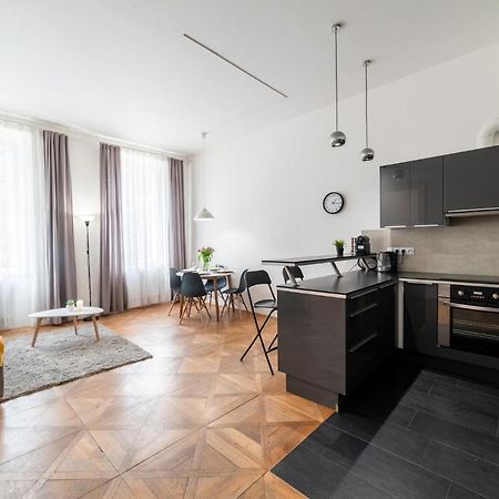 Exclusive Apartment Near Kafka'S Head Praga Esterno foto