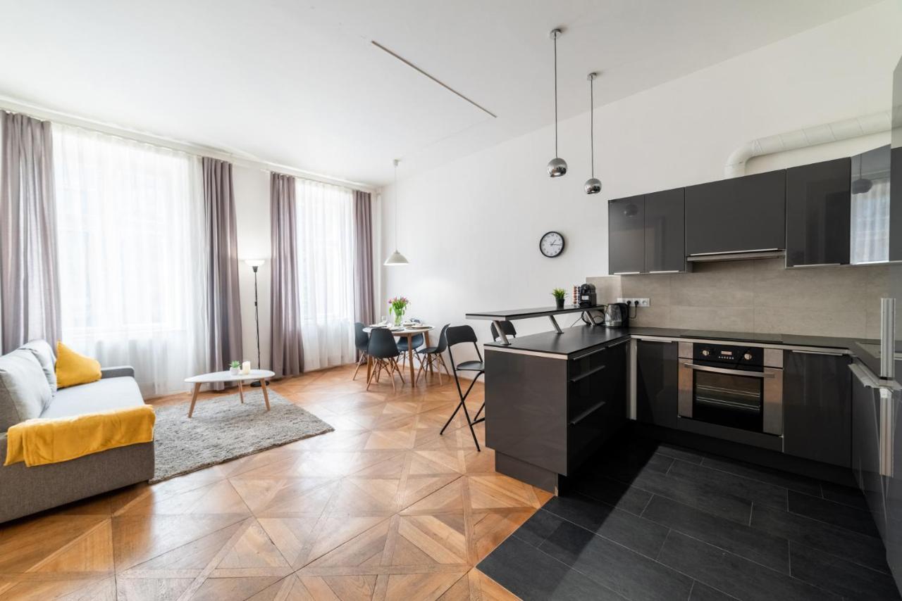 Exclusive Apartment Near Kafka'S Head Praga Esterno foto