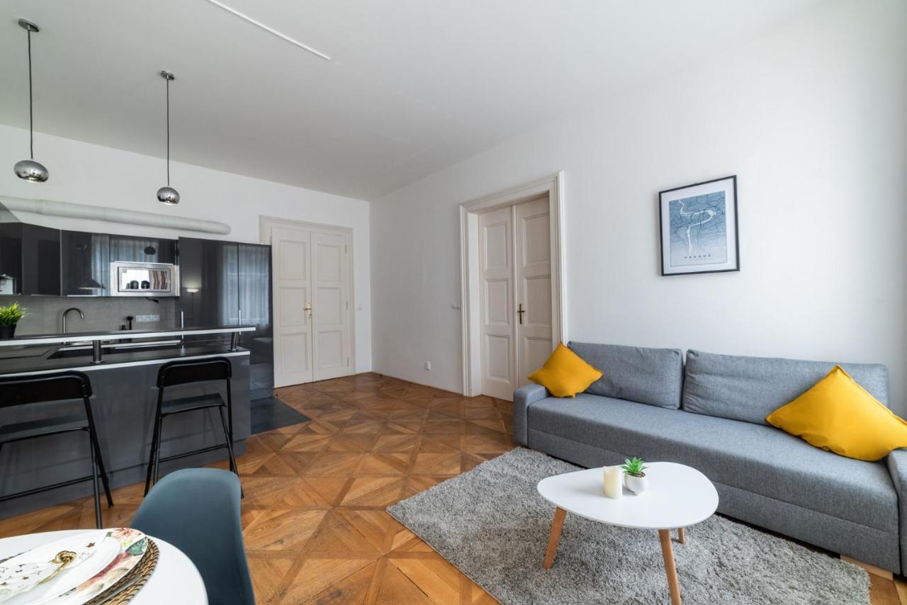 Exclusive Apartment Near Kafka'S Head Praga Esterno foto