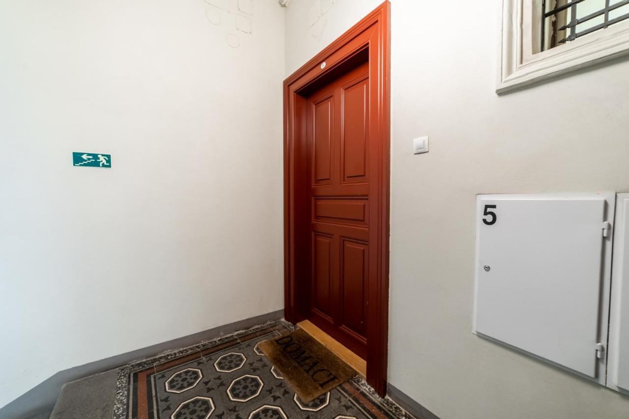 Exclusive Apartment Near Kafka'S Head Praga Esterno foto