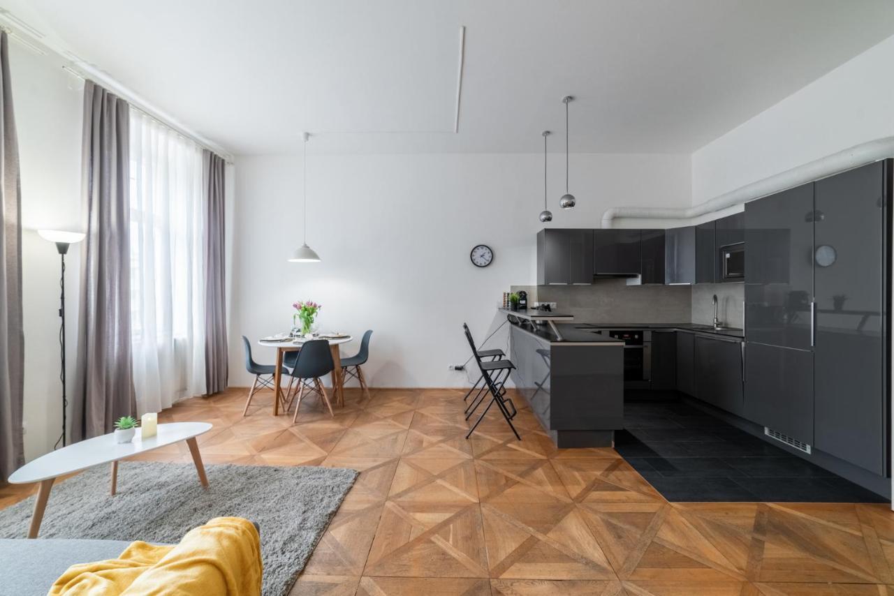 Exclusive Apartment Near Kafka'S Head Praga Esterno foto